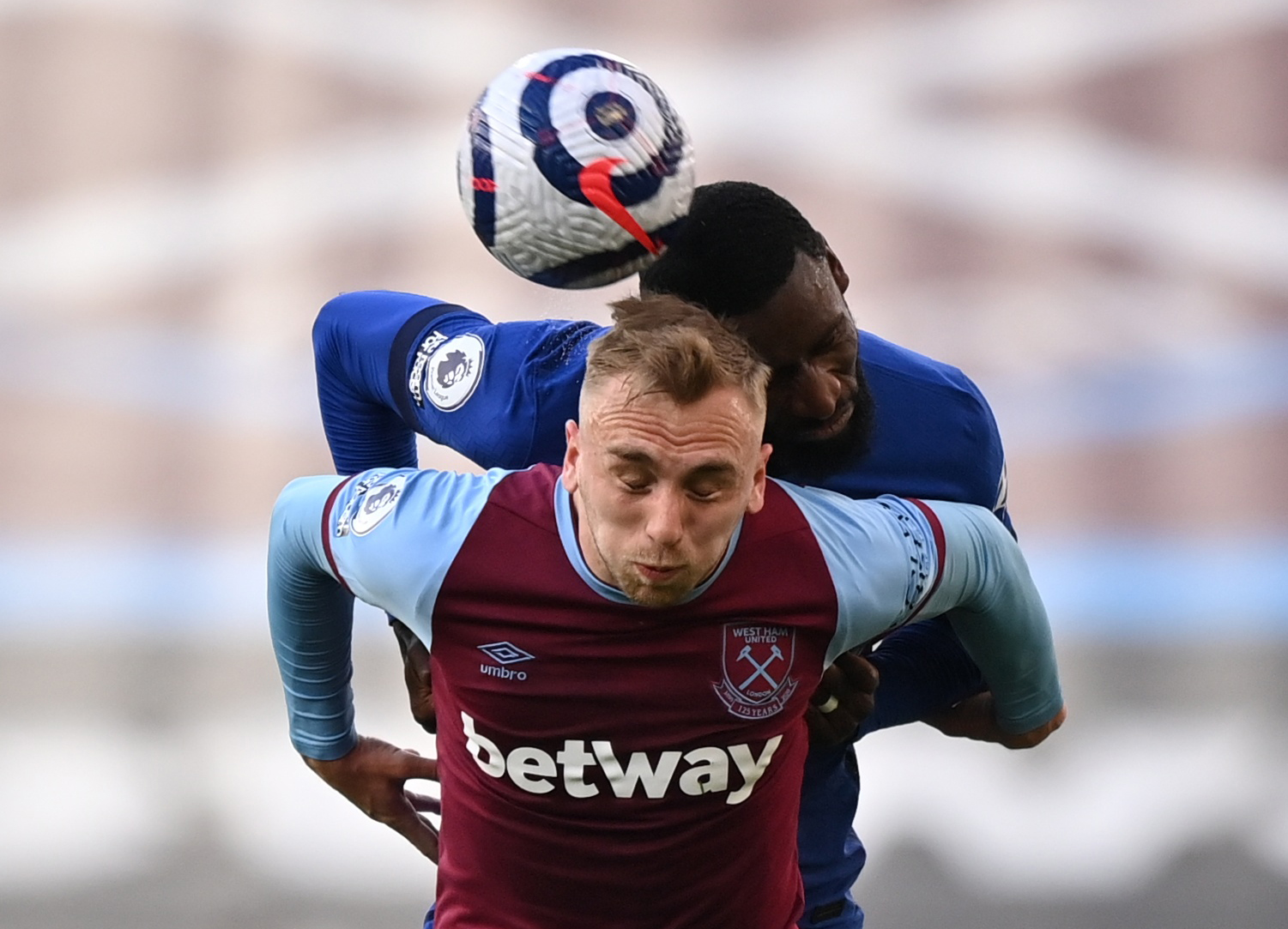 与禁区弧顶 与禁区弧顶